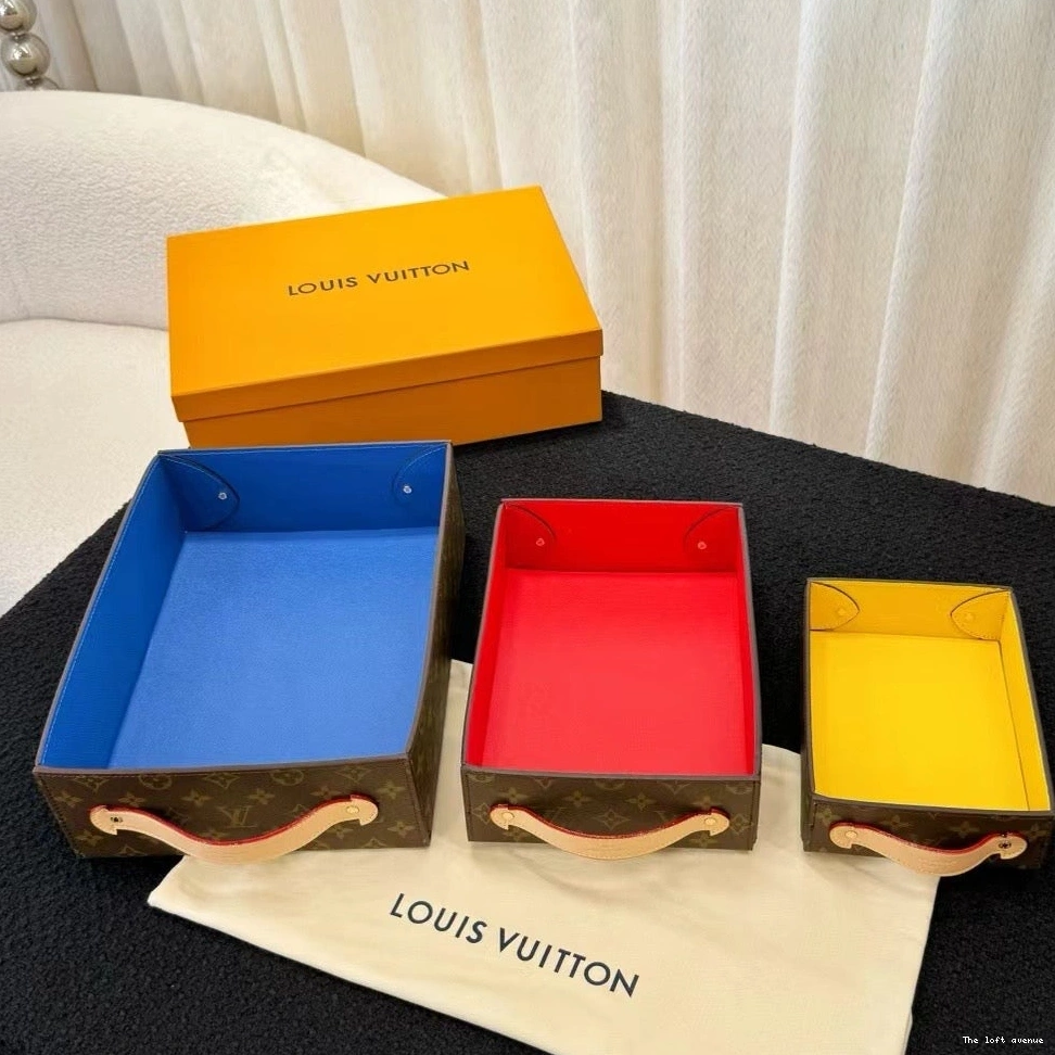 LV WITH CUSTOM TRAY DESK HANDLE 0715